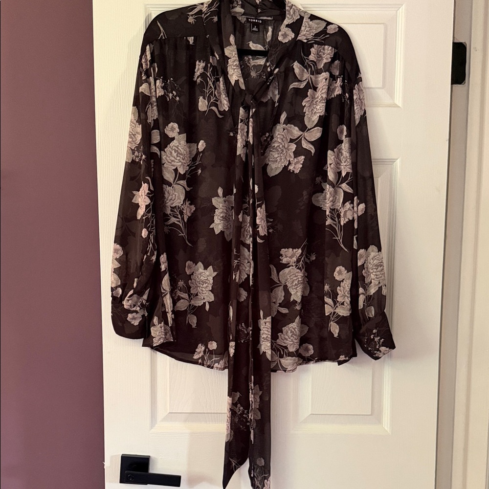 torrid Black Blouse with Light Pink Floral Tie-Neck